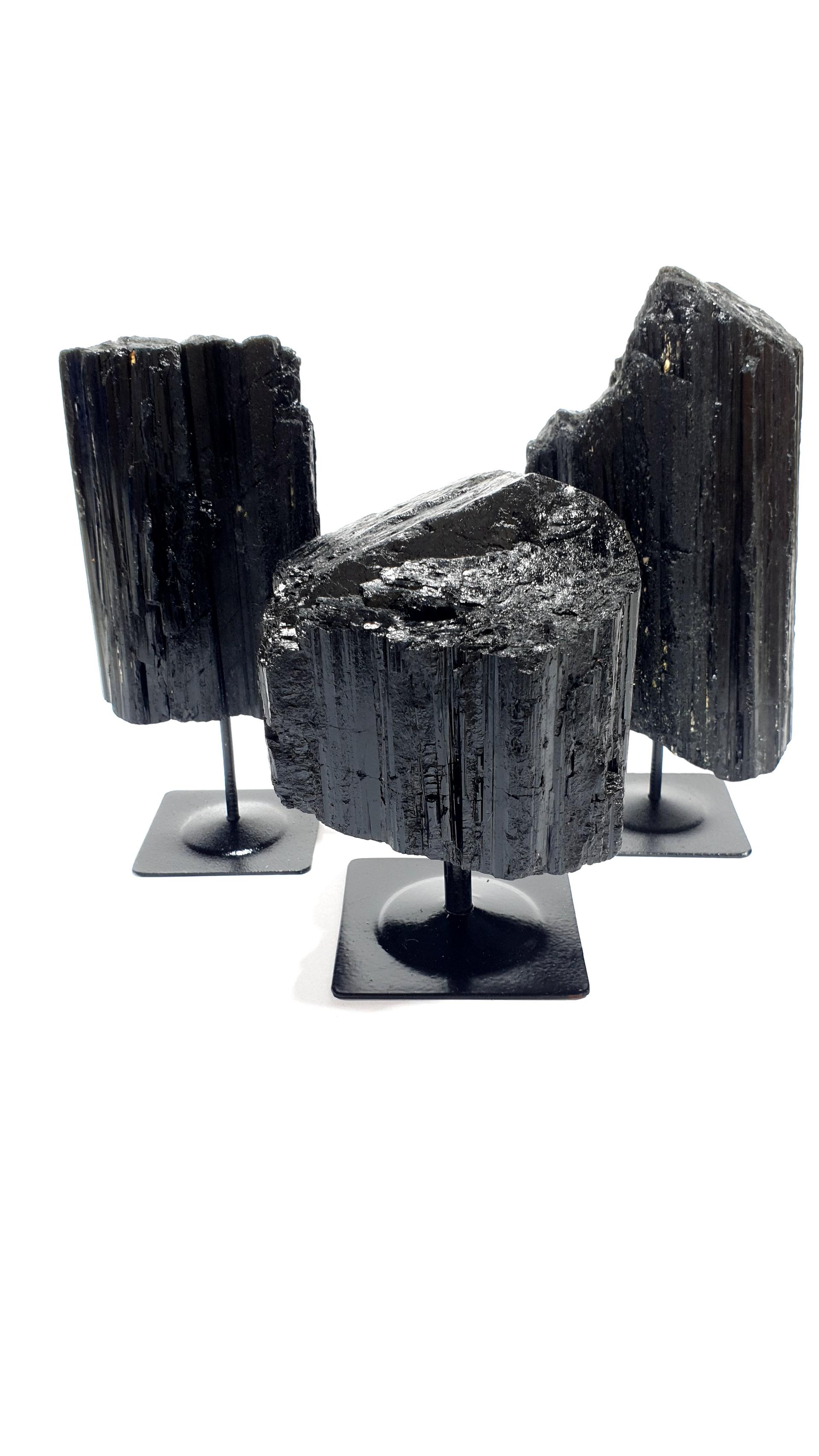 Turmalina Preta Natural com Base de Metal — Bruto